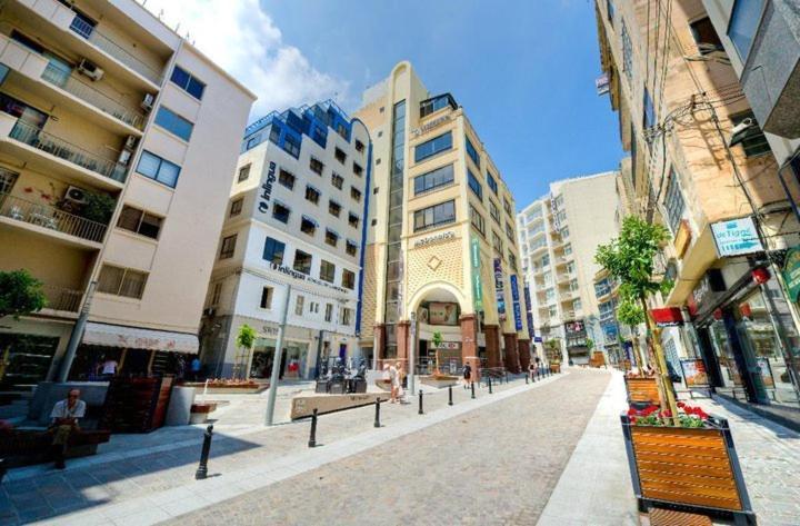 Spacious Apartment Steps To The Promenade Sliema Exterior foto