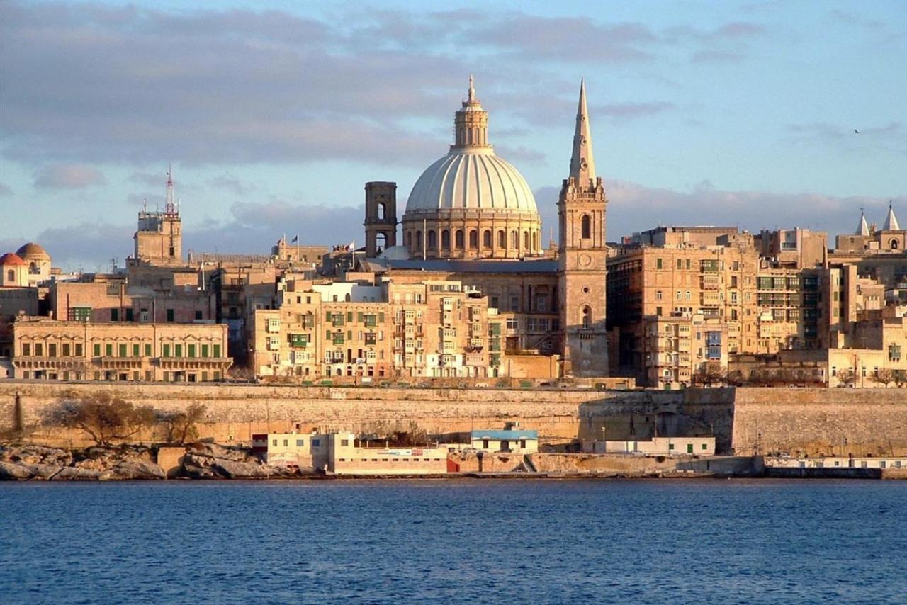Spacious Apartment Steps To The Promenade Sliema Exterior foto