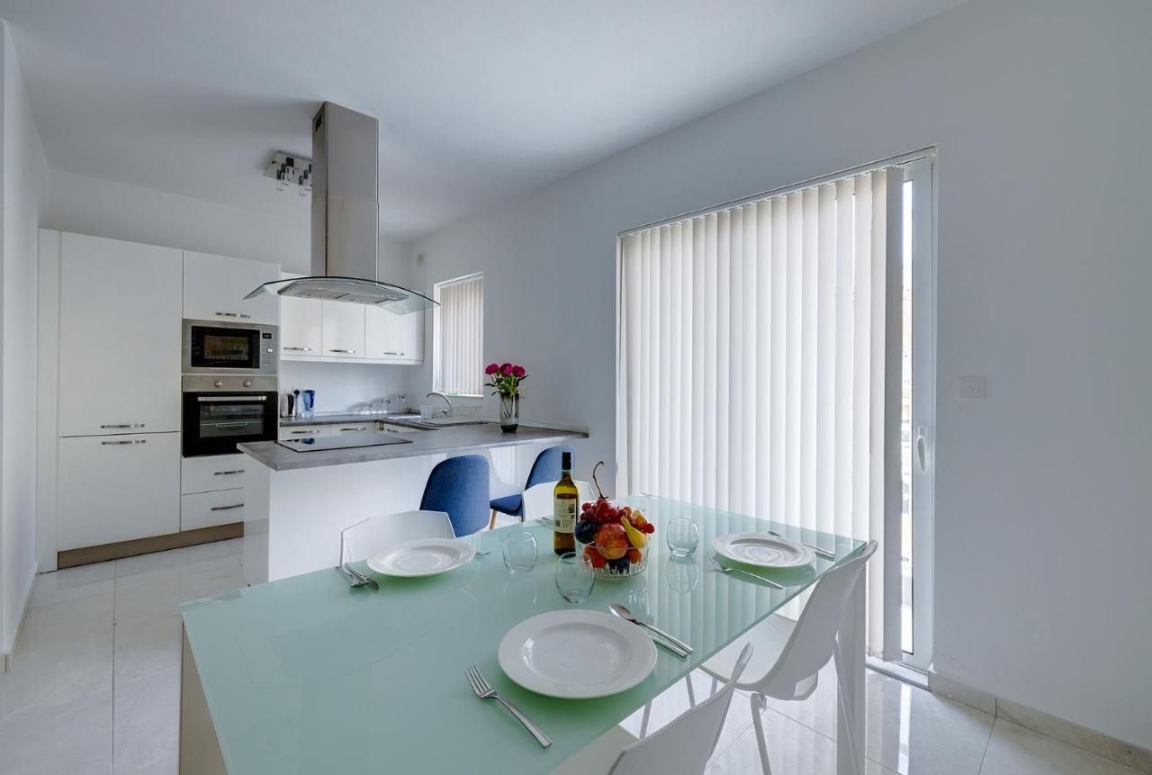 Spacious Apartment Steps To The Promenade Sliema Exterior foto