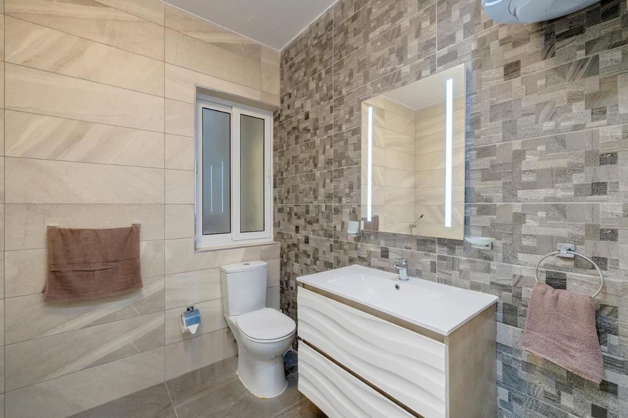 Spacious Apartment Steps To The Promenade Sliema Exterior foto