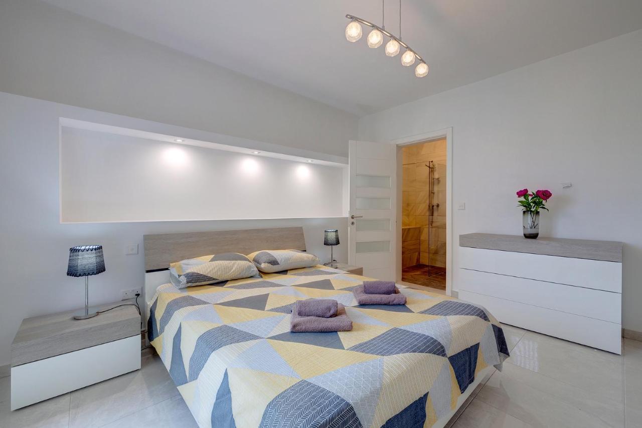 Spacious Apartment Steps To The Promenade Sliema Exterior foto