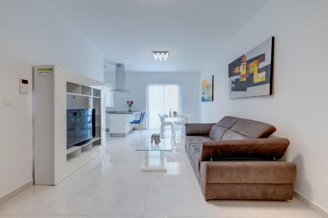 Spacious Apartment Steps To The Promenade Sliema Exterior foto