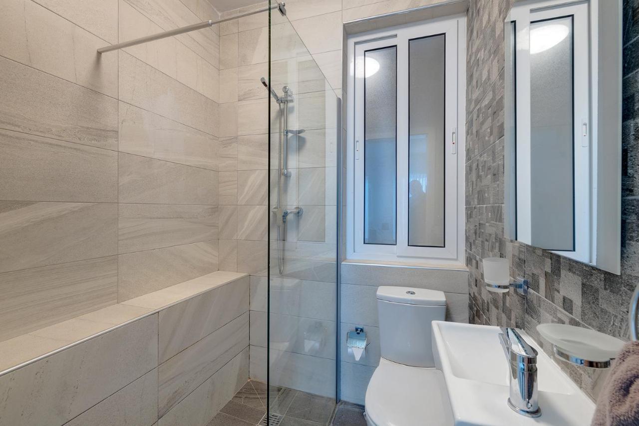 Spacious Apartment Steps To The Promenade Sliema Exterior foto